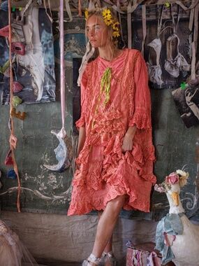 💕NWT MAGNOLIA PEARL EYELET CARMEN RUFFLE DRESS💕